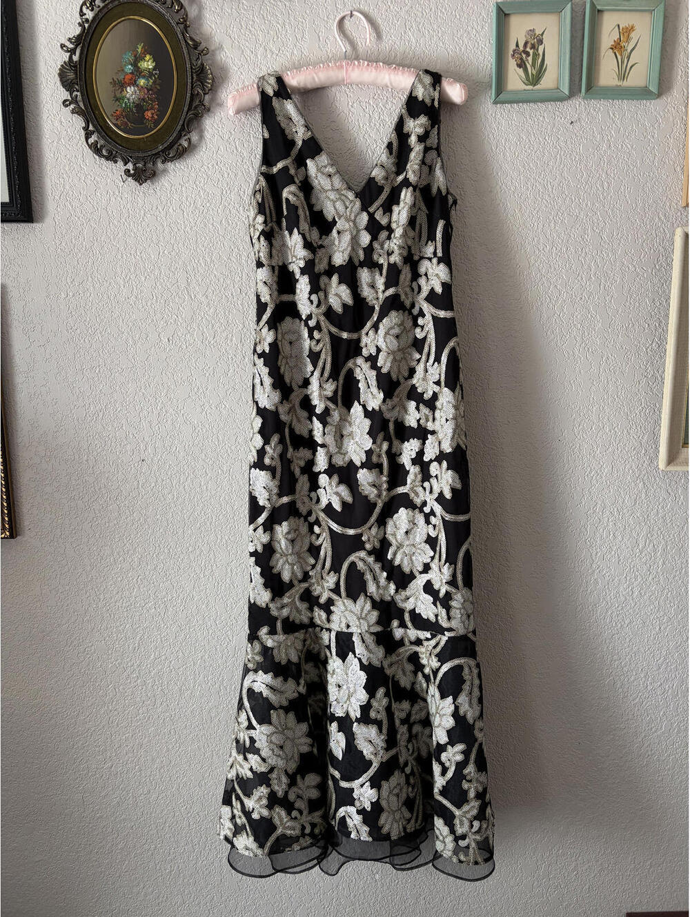Calvin Klein Sequin Formal Gown V-Neck Black Gold White Size 10